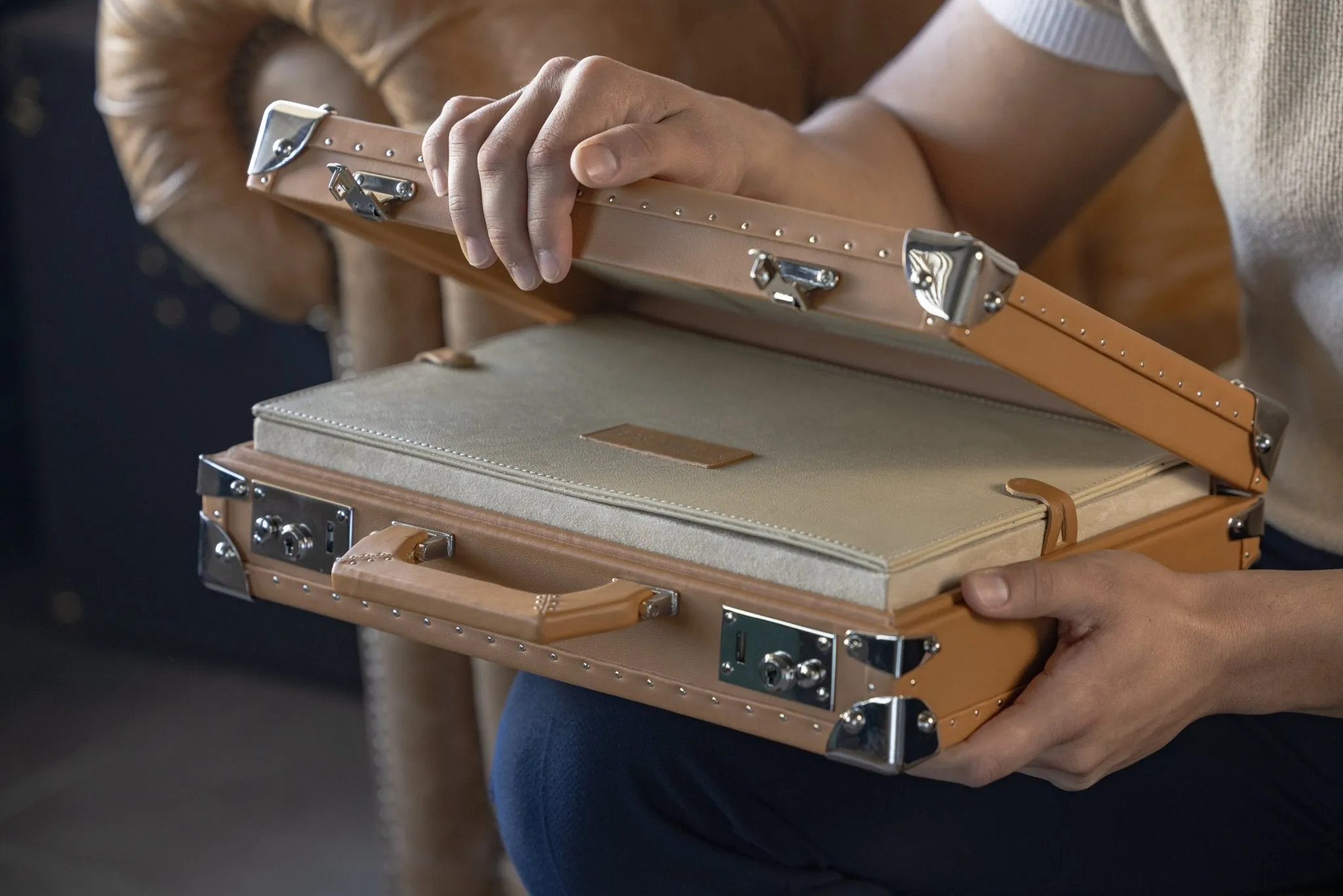 Artos - Master Edition Flat Camel - Convertable Tray